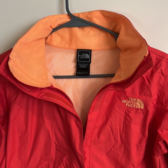 Women’s Small North Face Raincoat - Picture 2 of 2